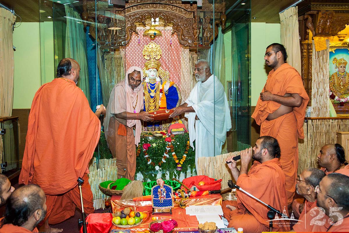 ©1987-2017 SKS Swaminarayan Temple East London